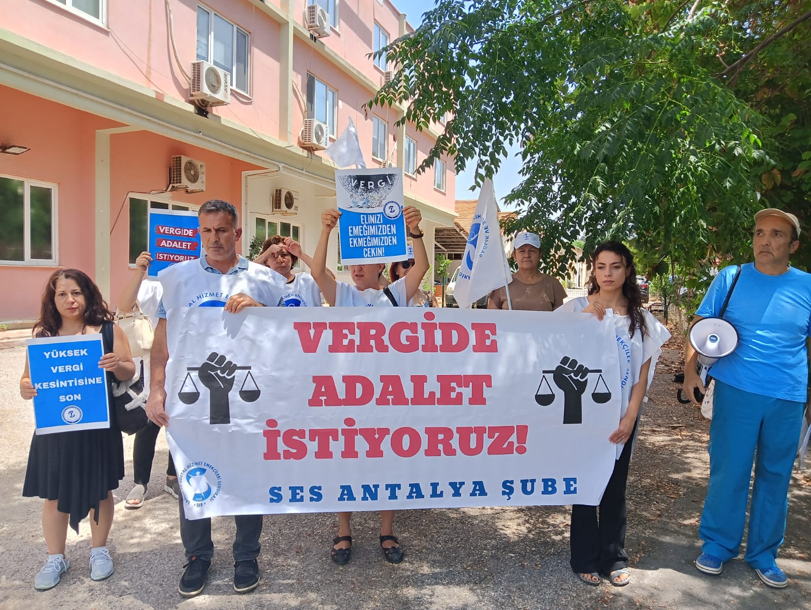 HALKIN SIRTINA YENİ VERGİLER YÜKLEMEYİ KABUL ETMİYORUZ!